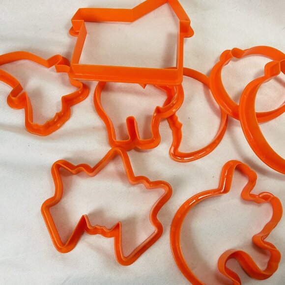 8 Halloween Cookie Push Through Cutters Orange House Witch Pumpkin Bat Vintage - Picture 7 of 7